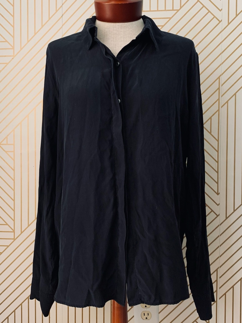 Frame Matte Black 100% washed Silk Charmeuse Button Down Collared Shirt L